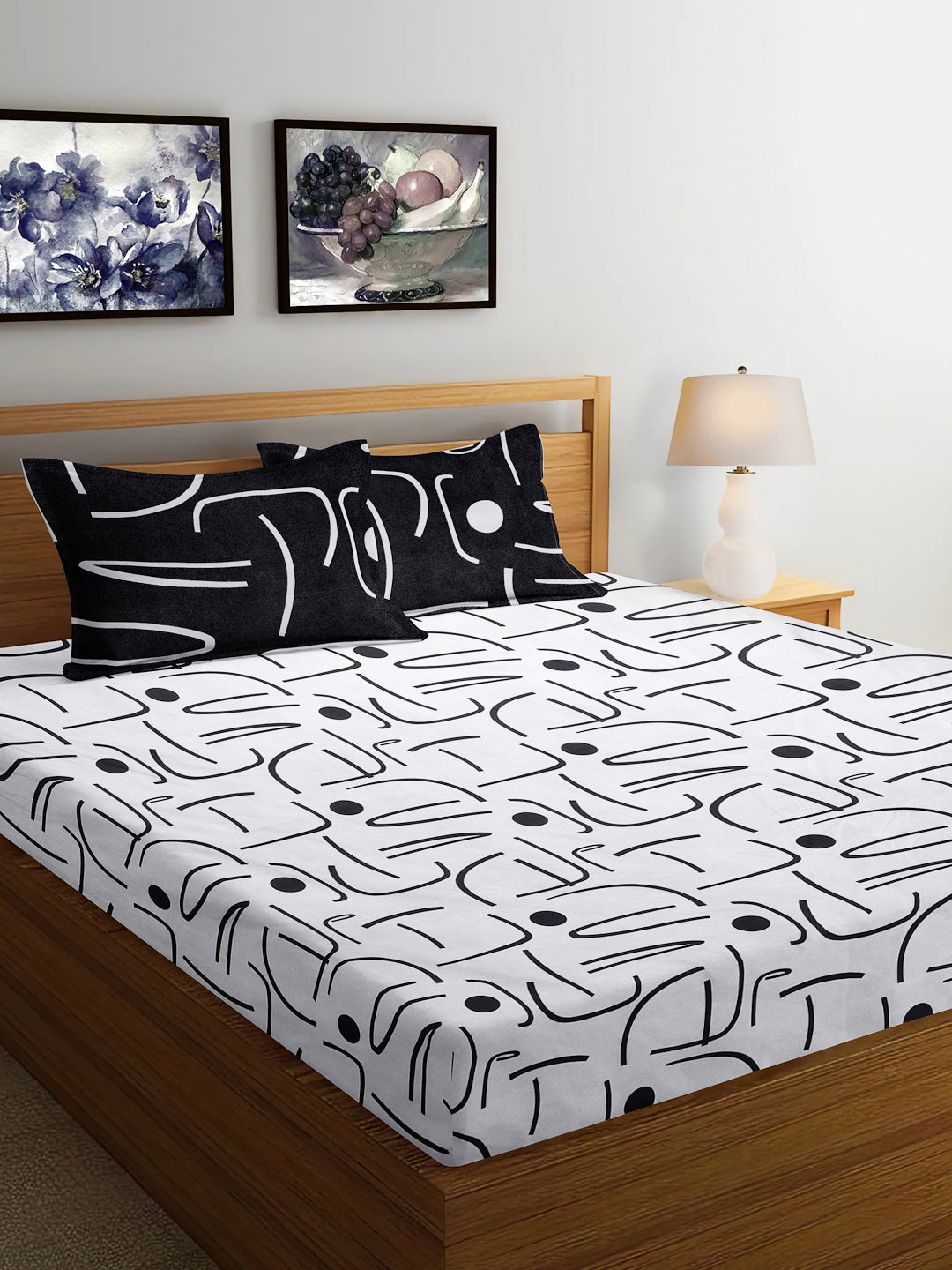 Arrabi Grey Geometric TC Cotton Blend Super King Size Bedsheet with 2 Pillow Covers (270 x 260 cm)