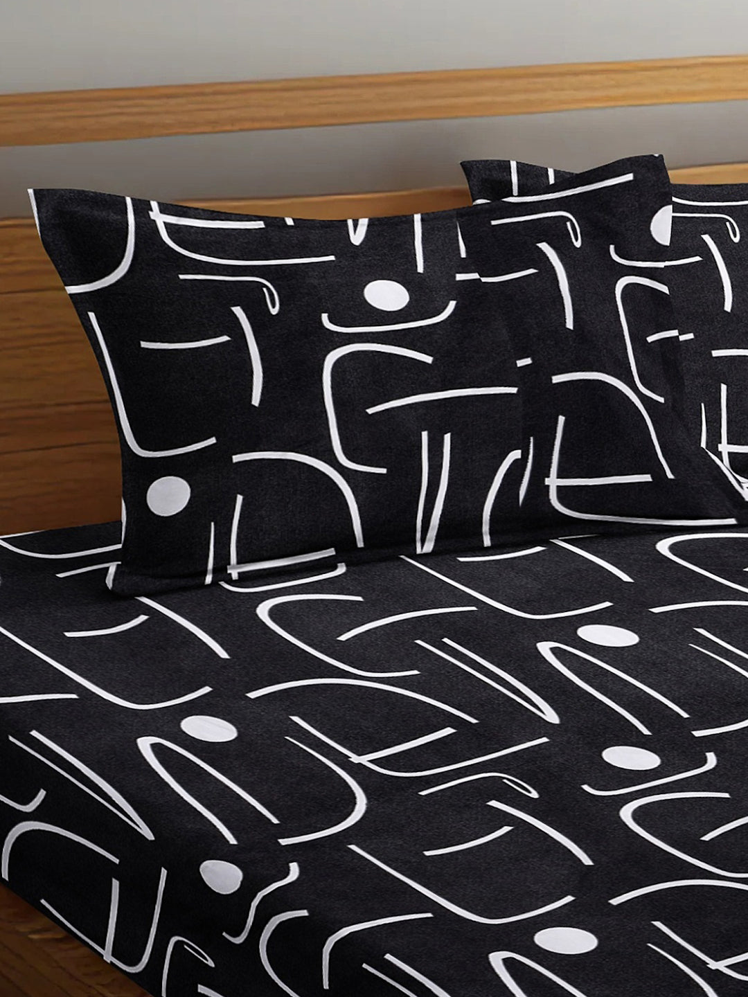 Arrabi Black Geometric TC Cotton Blend Super King Size Bedsheet with 2 Pillow Covers (270 x 260 cm)