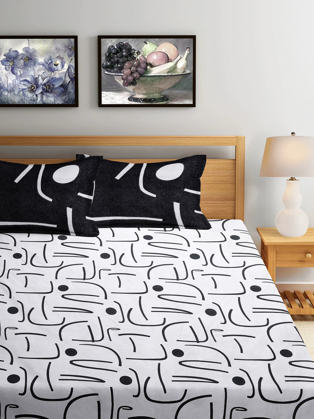 Arrabi Grey Geometric TC Cotton Blend Super King Size Bedsheet with 2 Pillow Covers (270 x 260 cm)