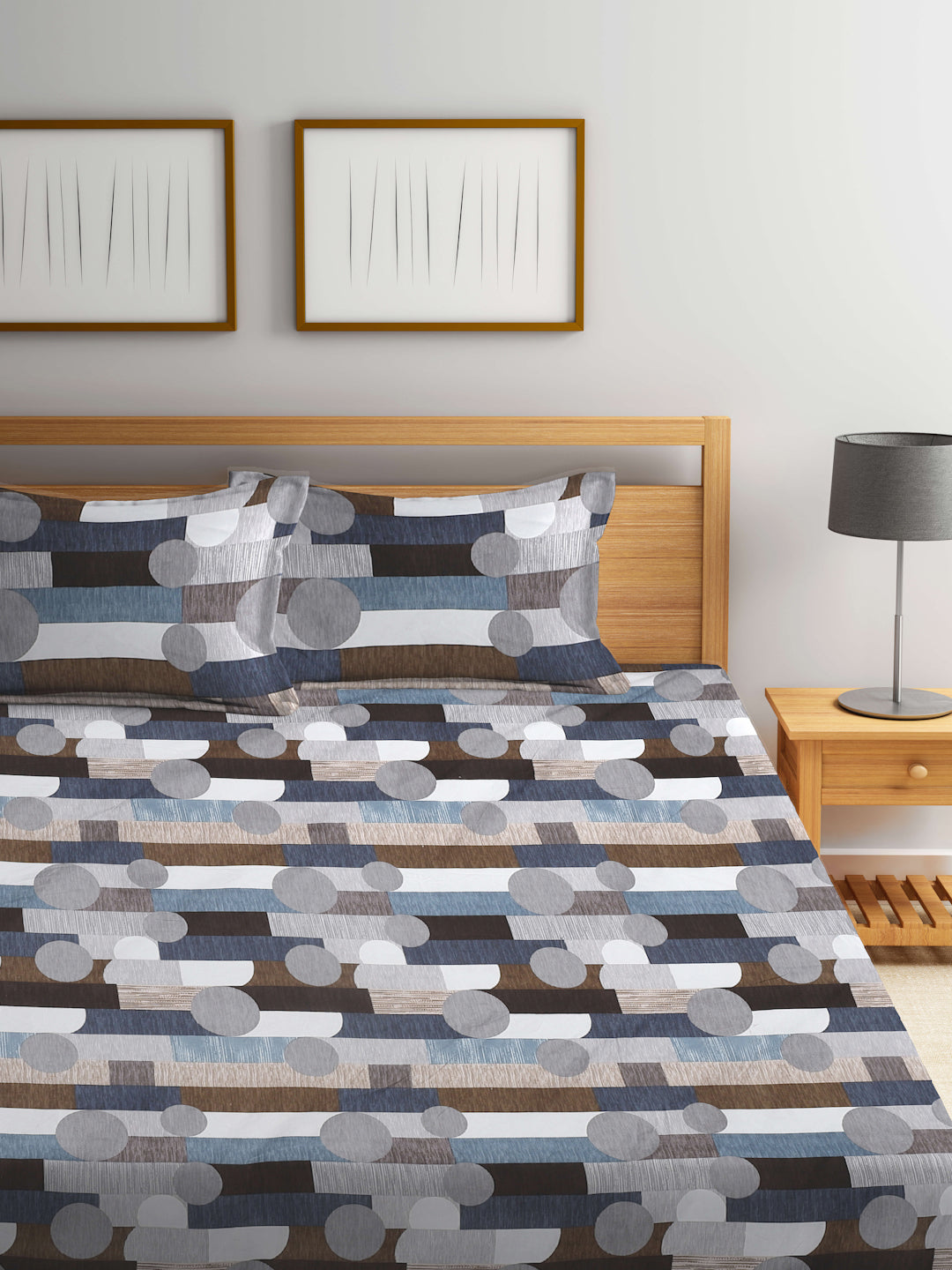 Arrabi Grey Geometric TC Cotton Blend Super King Size Bedsheet with 2 Pillow Covers (270 x 260 cm)