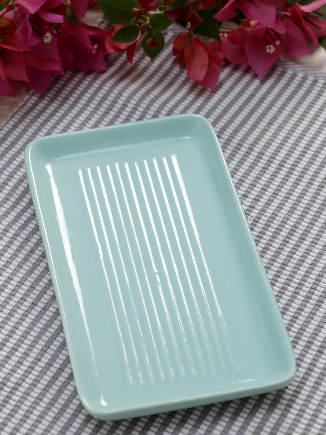 Stripped Set of 2 Ceramic Mugs With Tray