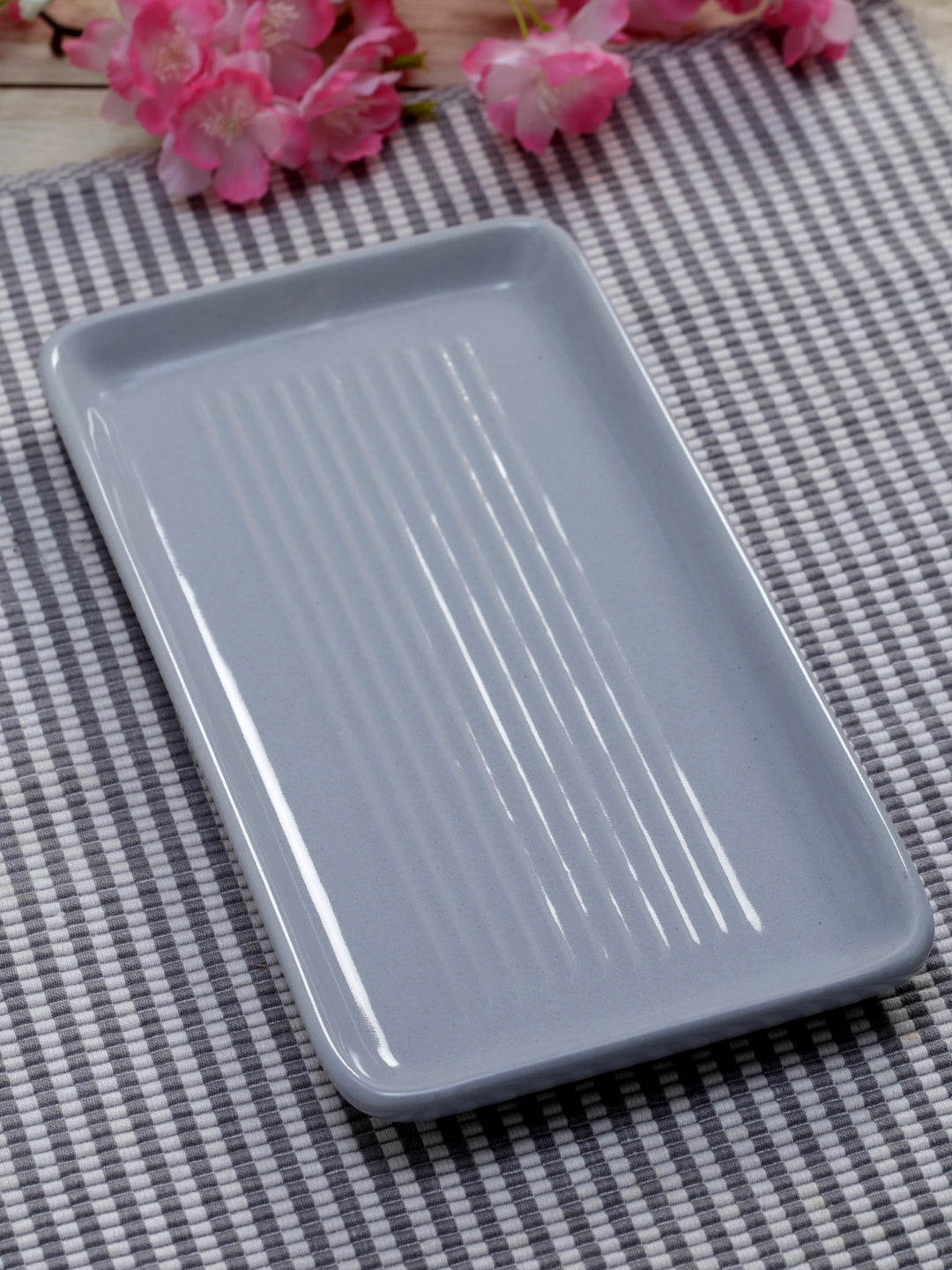 Stripped Set of 2 Ceramic Mugs With Tray