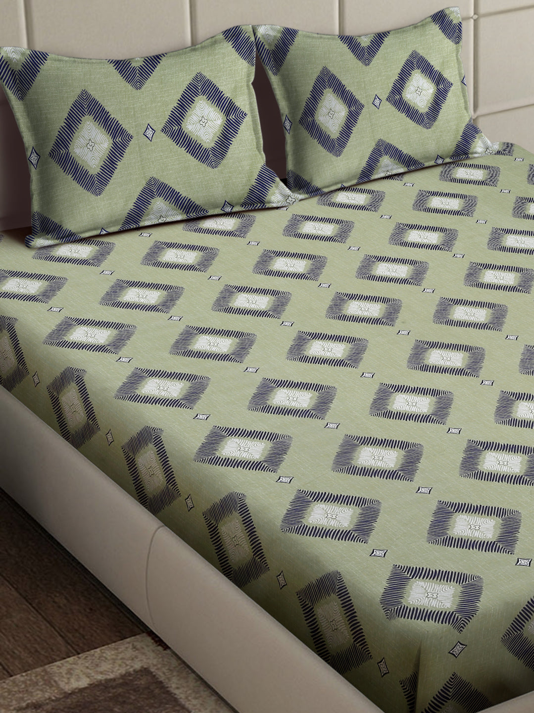 Arrabi Green Geometric TC Cotton Blend King Size Bedsheet with 2 Pillow Covers (250 x 215 cm)