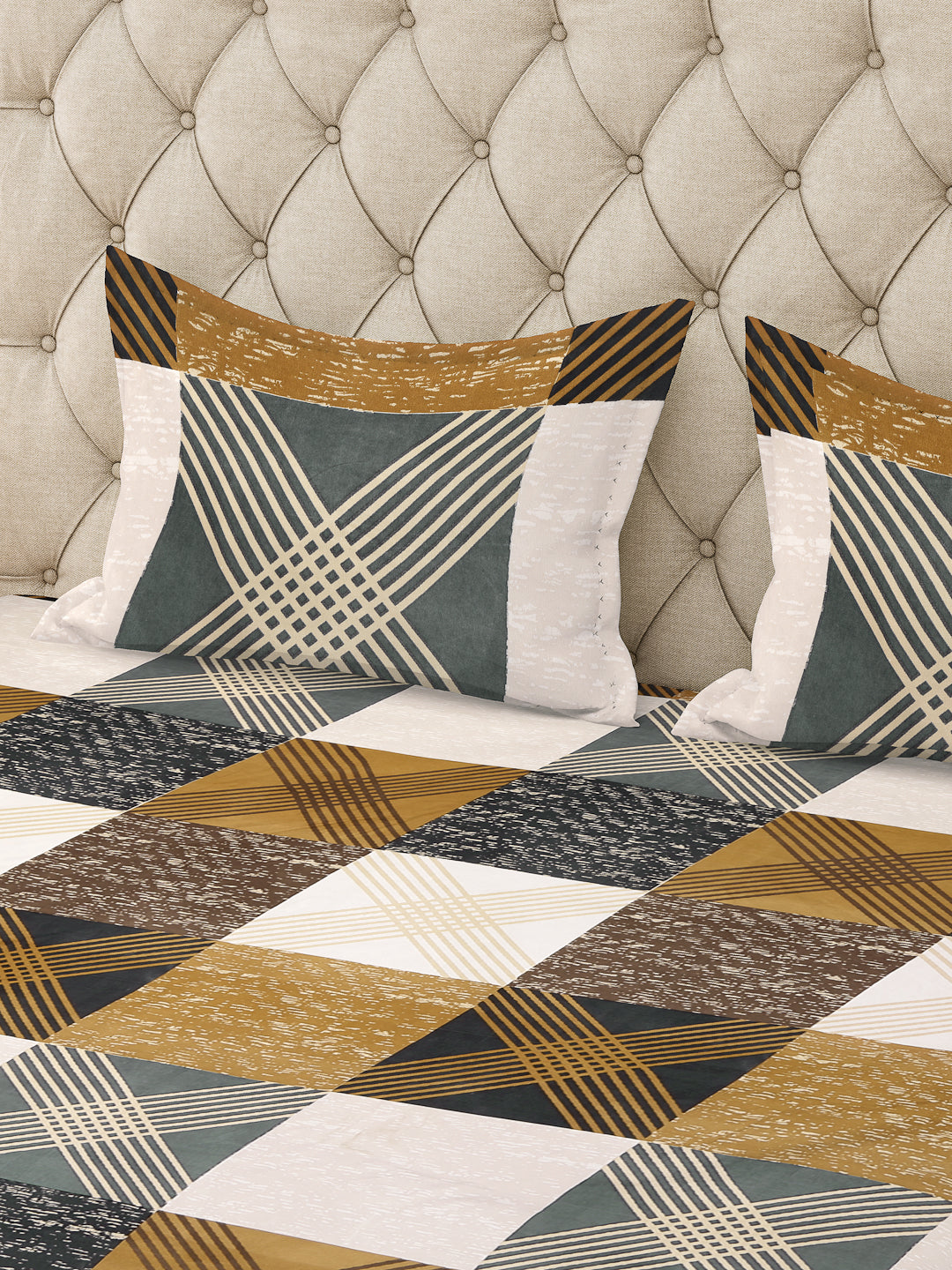 Arrabi Multi Geometric TC Cotton Blend Super King Size Fitted Bedsheet with 2 Pillow Covers (260 x 260 cm)