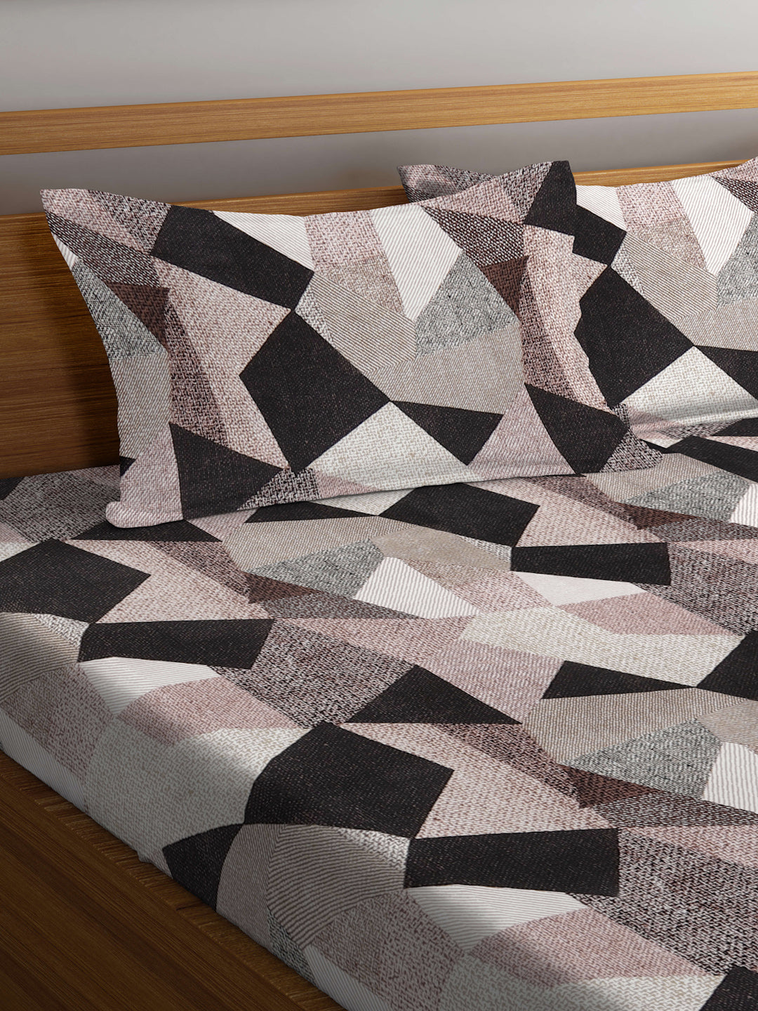 Arrabi Multi Geometric TC Cotton Blend Super King Size Bedsheet with 2 Pillow Covers (270 x 260 cm)