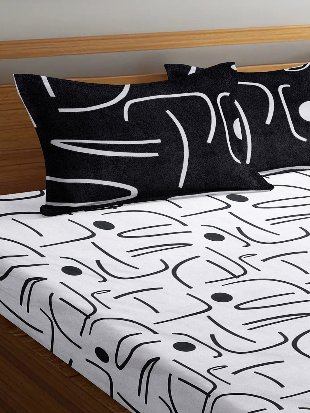Arrabi Grey Geometric TC Cotton Blend Super King Size Bedsheet with 2 Pillow Covers (270 x 260 cm)