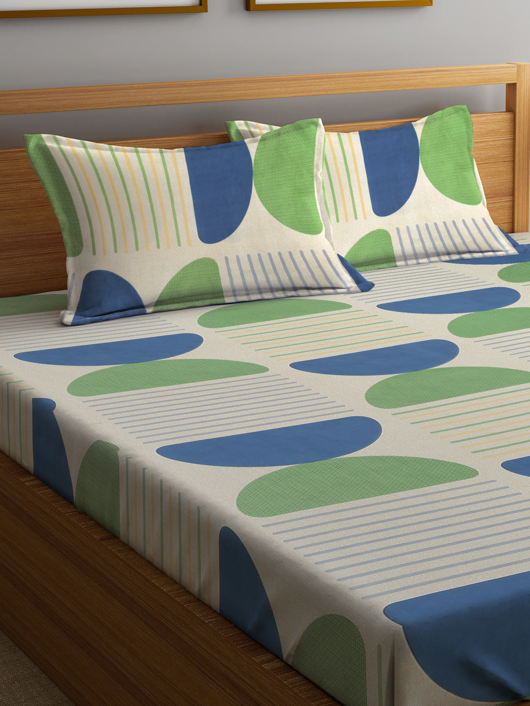 Arrabi Multi Geometric TC Cotton Blend King Size Bedsheet with 2 Pillow Covers (250 x 215 cm)