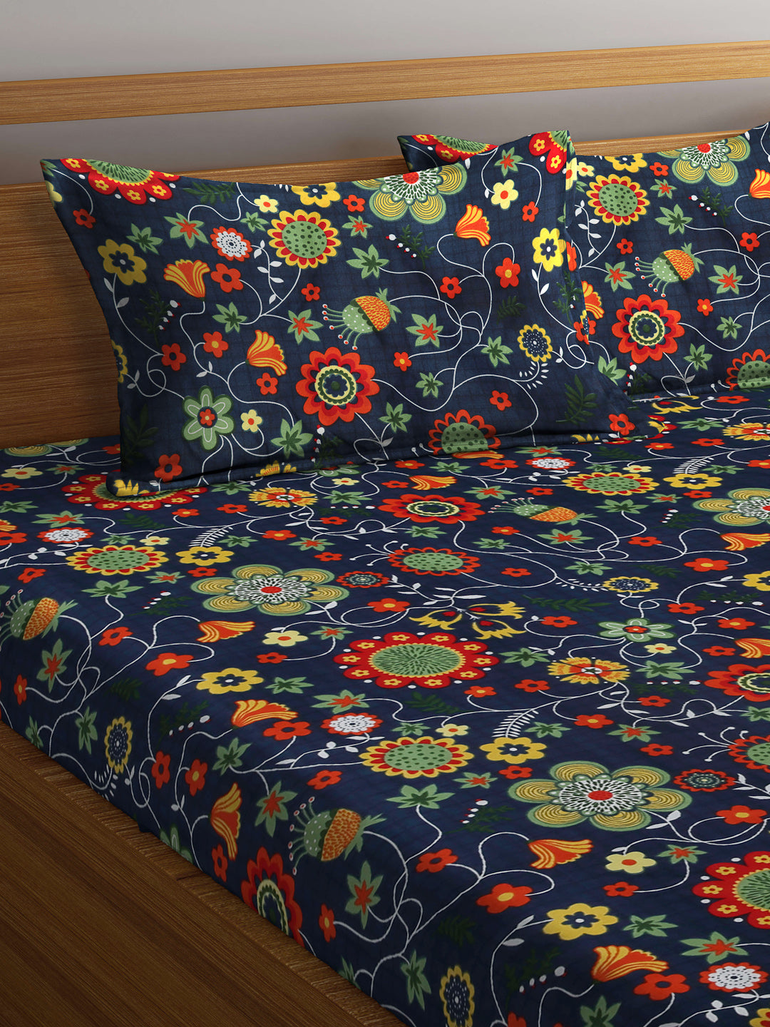 Arrabi Blue Floral TC Cotton Blend King Size Bookfold Bedsheet with 2 Pillow Covers (250 X 215 cm)