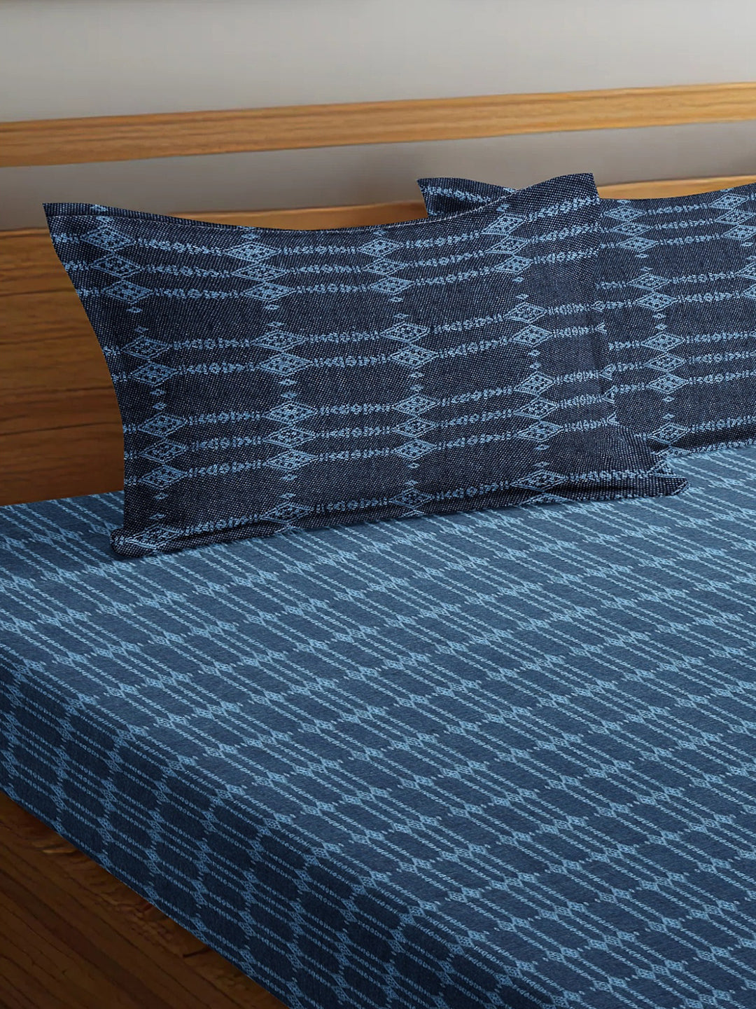 Arrabi Blue Geometric Handwoven Cotton King Size Bedsheet with 2 Pillow Covers (260 x 230 cm)