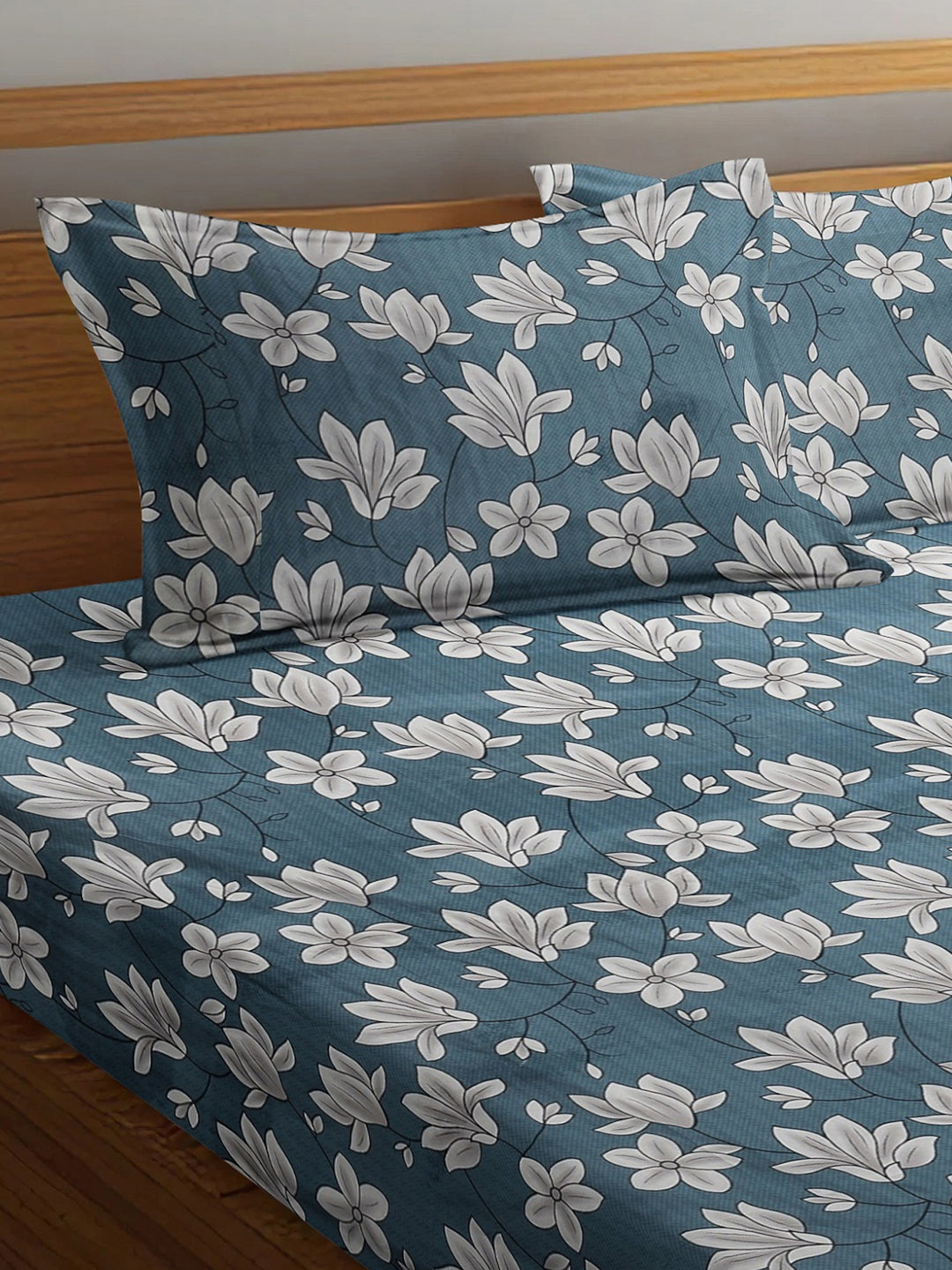 Arrabi Blue Floral TC Cotton Blend Super King Size Bedsheet with 2 Pillow Covers (270 x 260 cm)