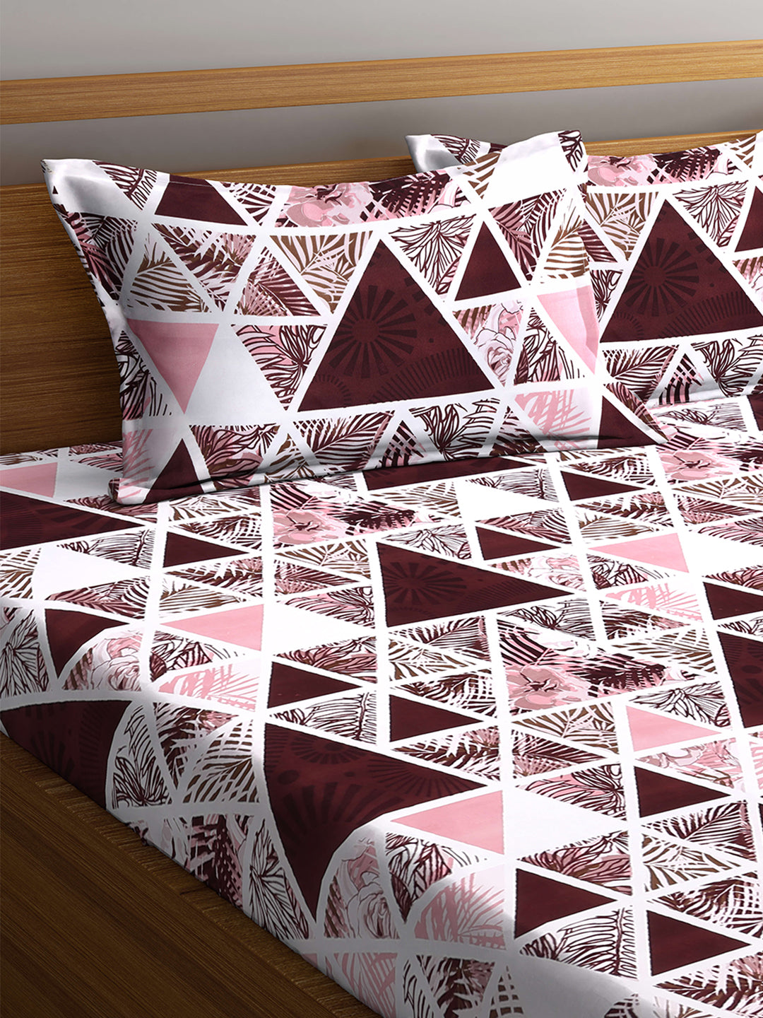 Arrabi Multi Geometric TC Cotton Blend King Size Bookfold Bedsheet with 2 Pillow Covers (250 X 220 cm)