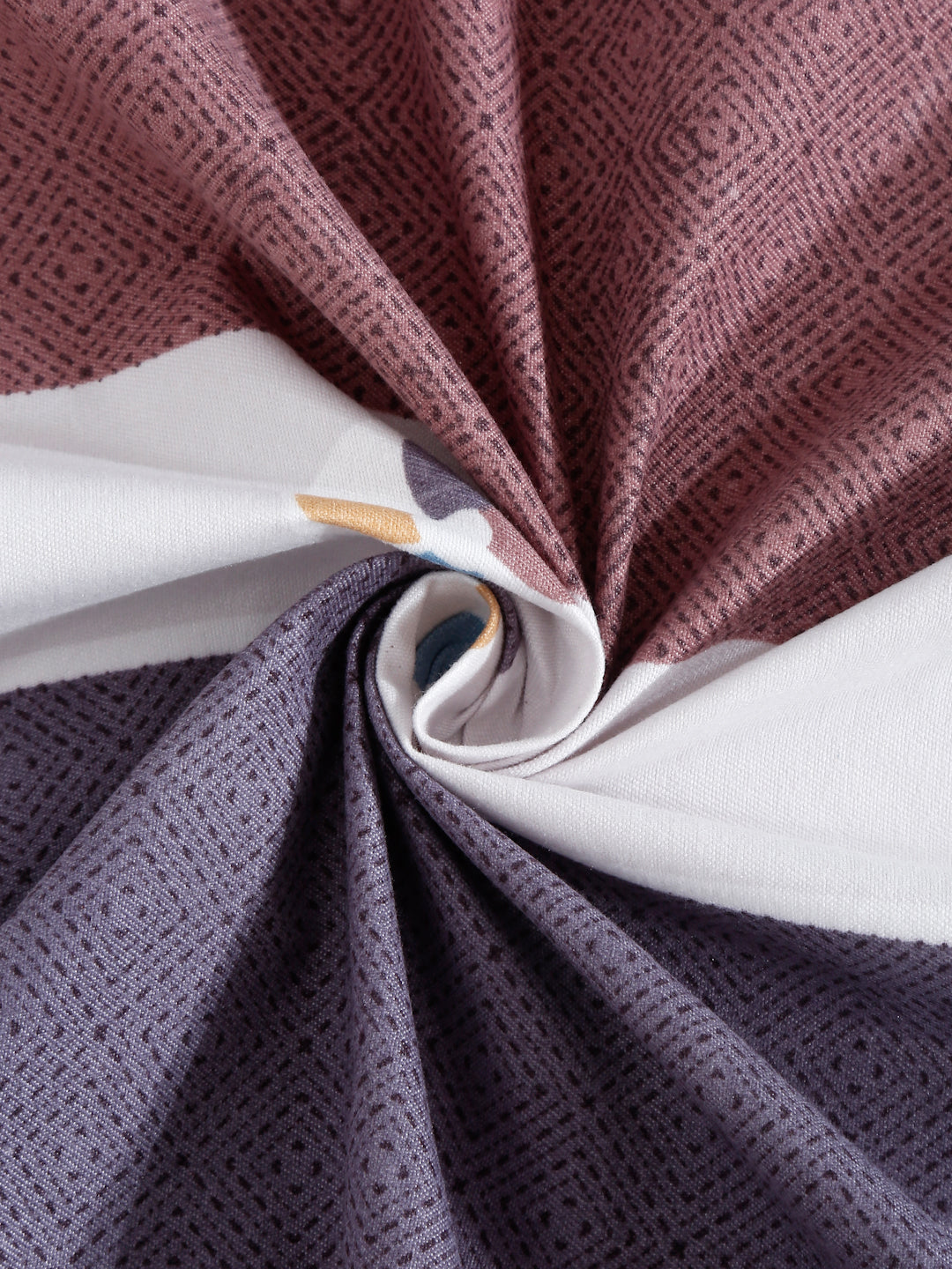 Arrabi Multi Geometric TC Cotton Blend King Size Bedsheet with 2 Pillow Covers (250 x 215 cm)