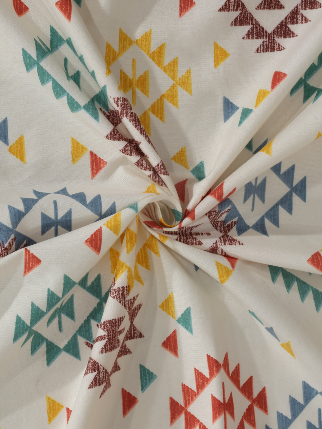 Arrabi Cream Geometric TC Cotton Blend King Size Fitted Bedsheet with 2 Pillow Covers (250 X 215 Cm )