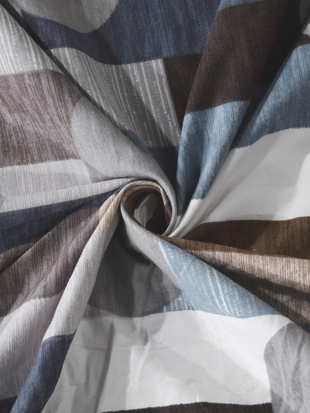 Arrabi Grey Geometric TC Cotton Blend Super King Size Bedsheet with 2 Pillow Covers (270 x 260 cm)