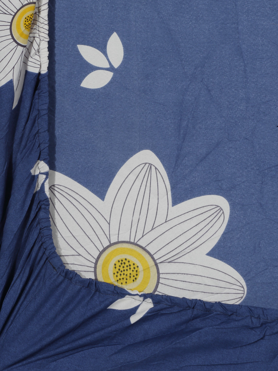 Arrabi Blue Floral TC Cotton Blend King Size Fitted Bedsheet with 2 Pillow Covers (250 X 215 Cm )