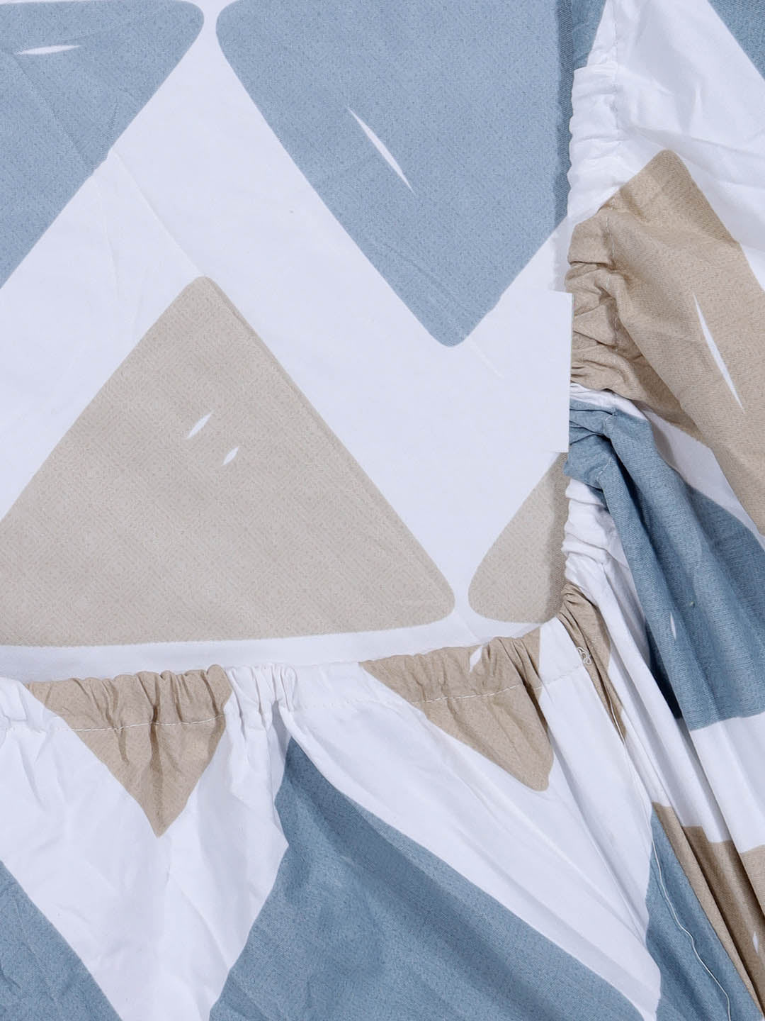 Arrabi Multi Geometric TC Cotton Blend Super King Size Fitted Bedsheet with 2 Pillow Covers (270 X 260 Cm)