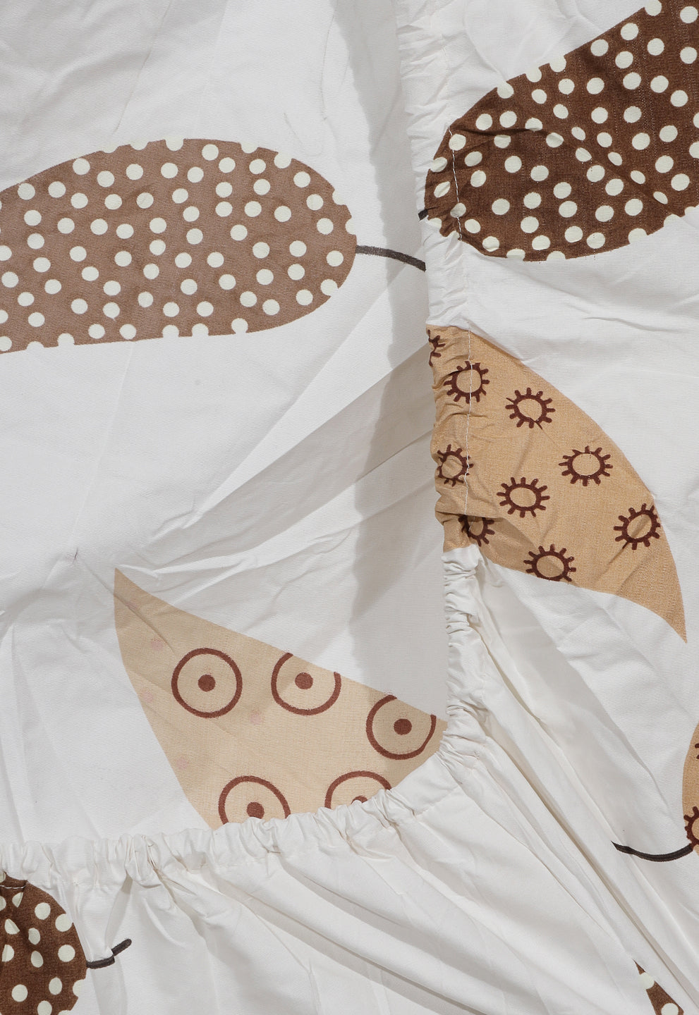 Arrabi Cream Leaf TC Cotton Blend King Size Fitted Bedsheet with 2 Pillow Covers (250 X 215 Cm)