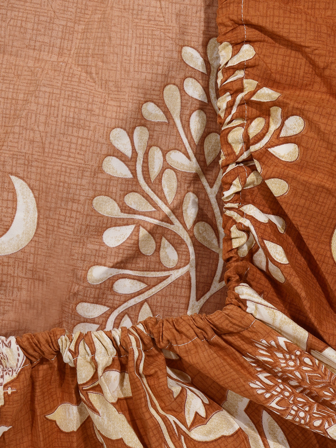 Arrabi Brown Floral TC Cotton Blend Super King Size Fitted Bedsheet with 2 Pillow Covers (270 X 260 Cm)