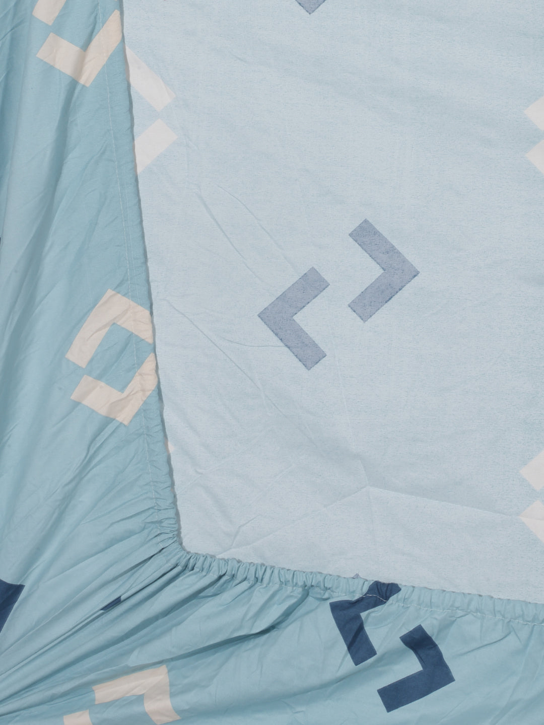 Arrabi Blue Graphic TC Cotton Blend King Size Fitted Bedsheet with 2 Pillow Covers (250 X 215 Cm )