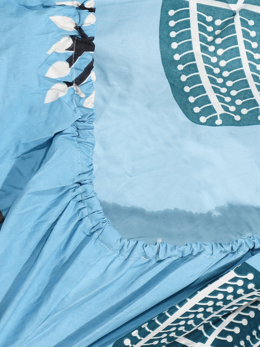 Arrabi Blue Floral TC Cotton Blend Super King Size Fitted Bedsheet with 2 Pillow Covers (270 X 260 Cm)