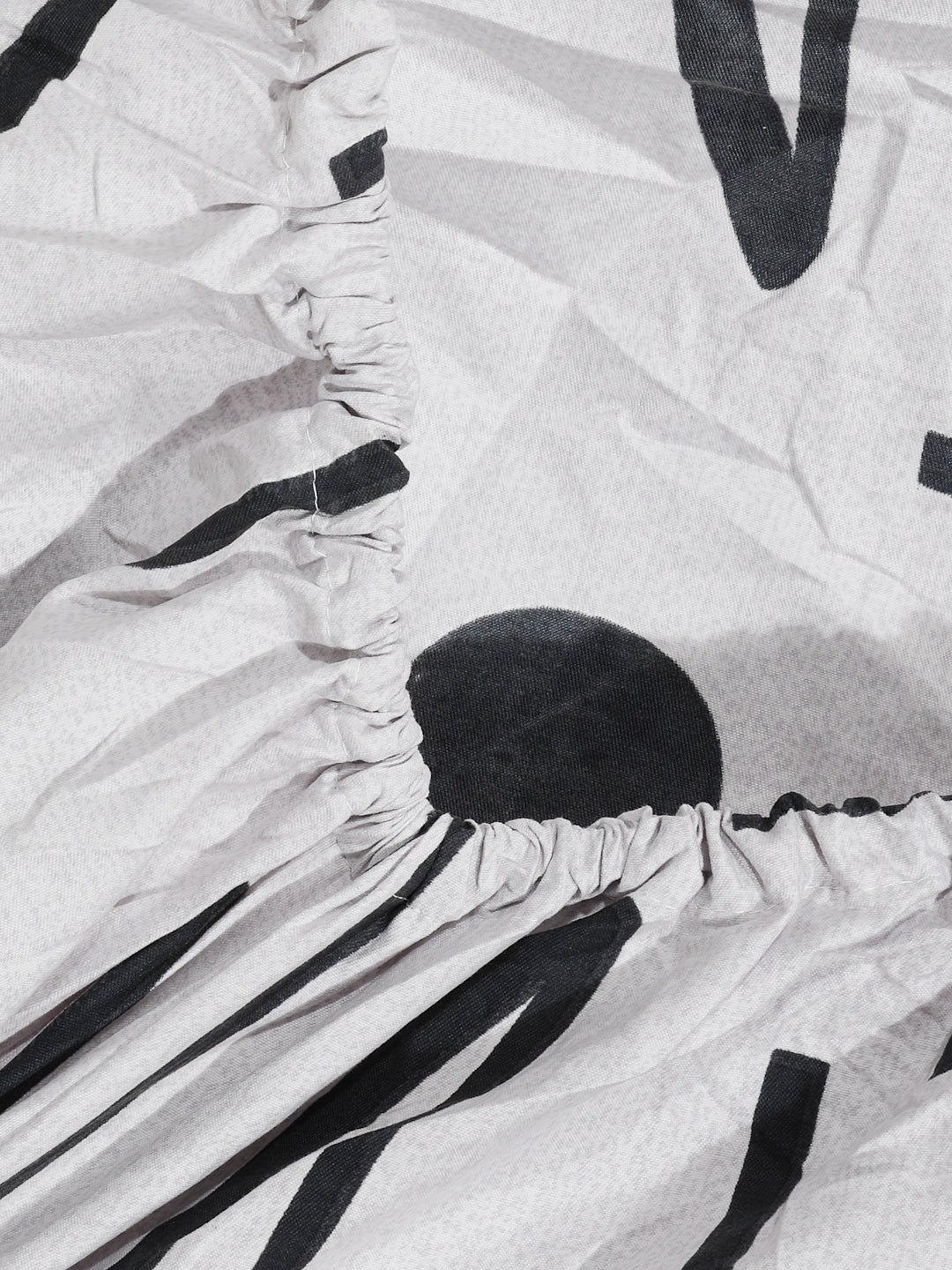 Arrabi Grey Geometric TC Cotton Blend Super King Size Fitted Bedsheet with 2 Pillow Covers (270 X 260 Cm)