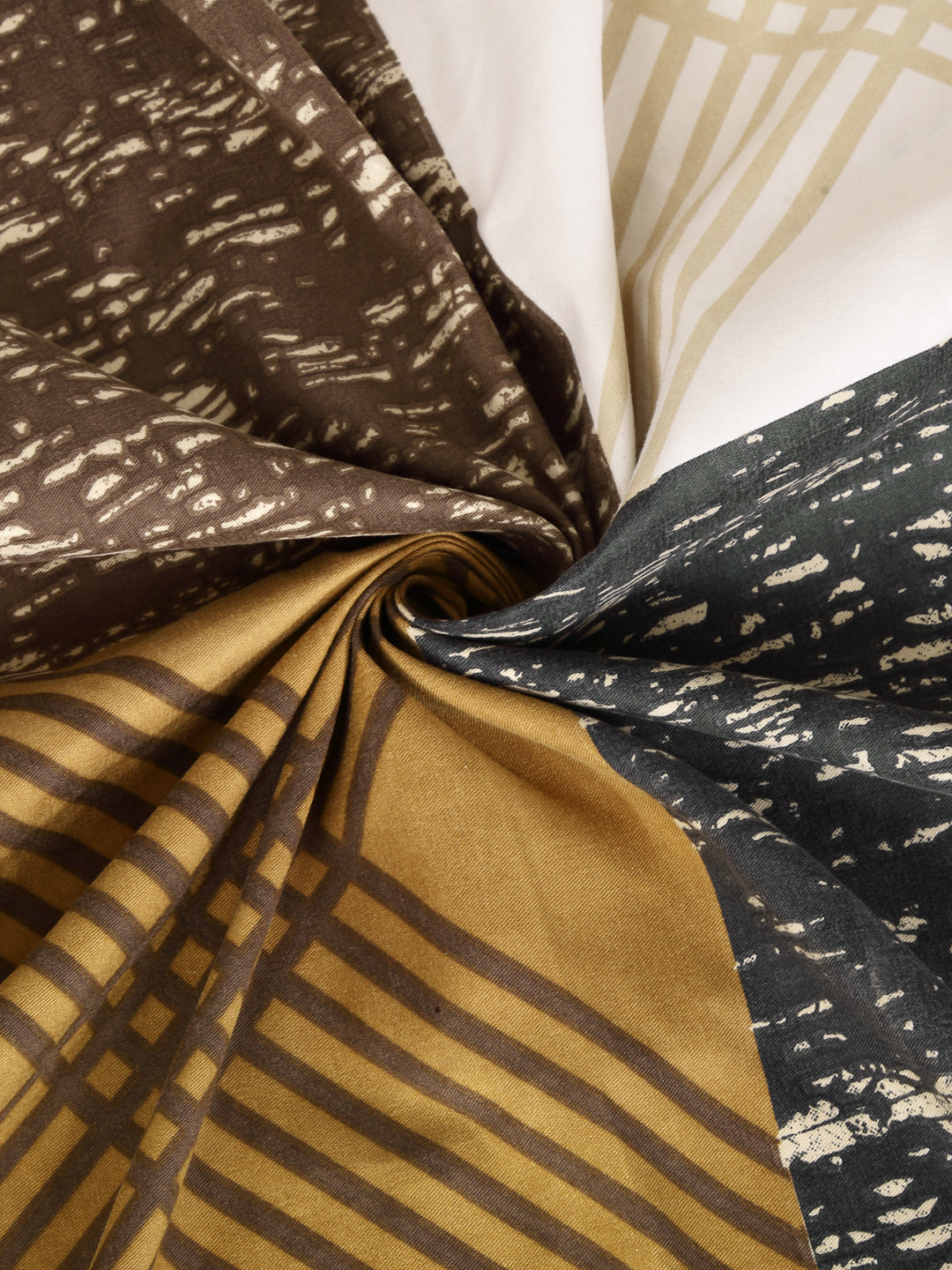 Arrabi Multi Geometric TC Cotton Blend Super King Size Fitted Bedsheet with 2 Pillow Covers (260 x 260 cm)