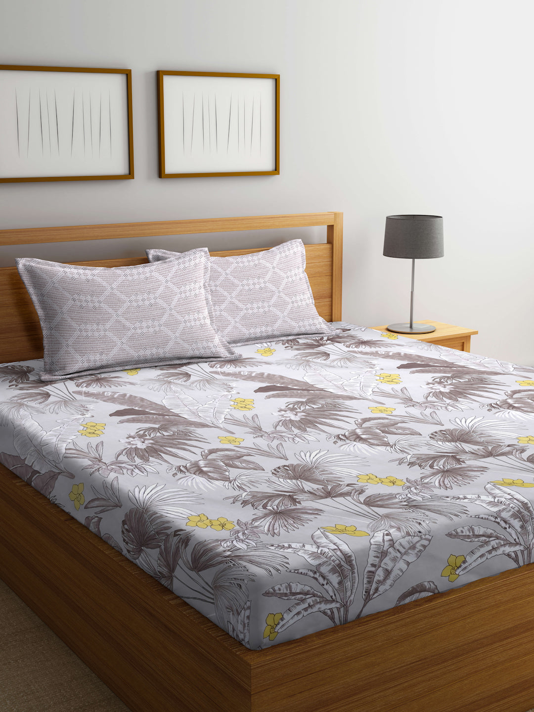 Arrabi Brown Leaf TC Cotton Blend Super King Size Bedsheet with 2 Pillow Covers (270 X 260 cm)