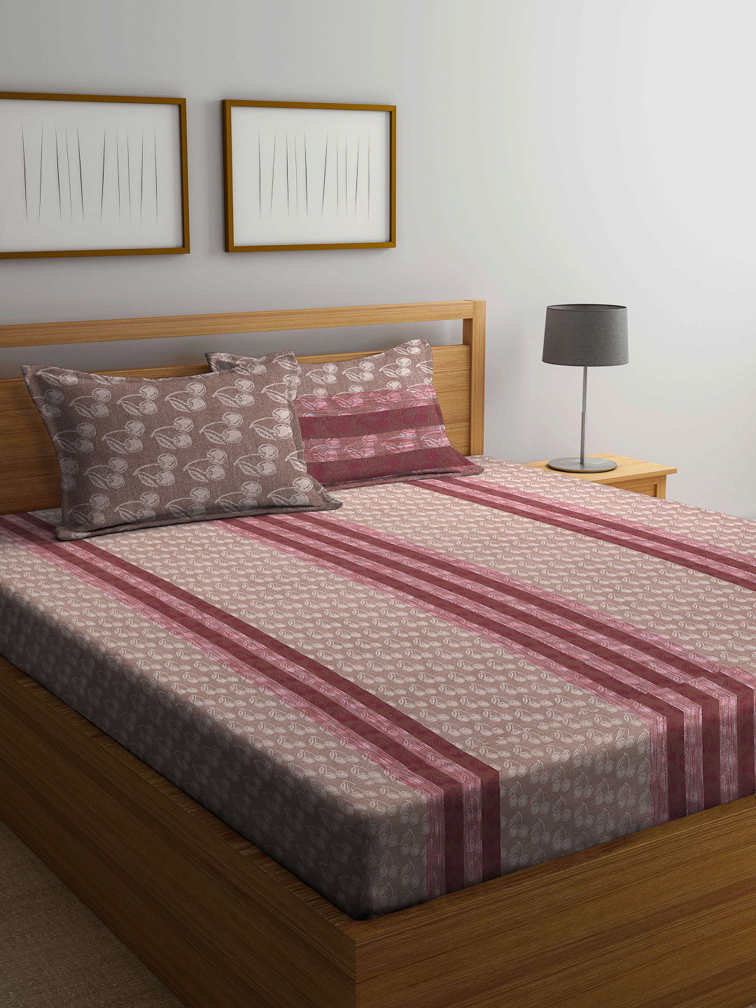 Arrabi Brown Graphic Handwoven Cotton Super King Size Bedsheet with 2 Pillow Covers (270 X 270 cm)