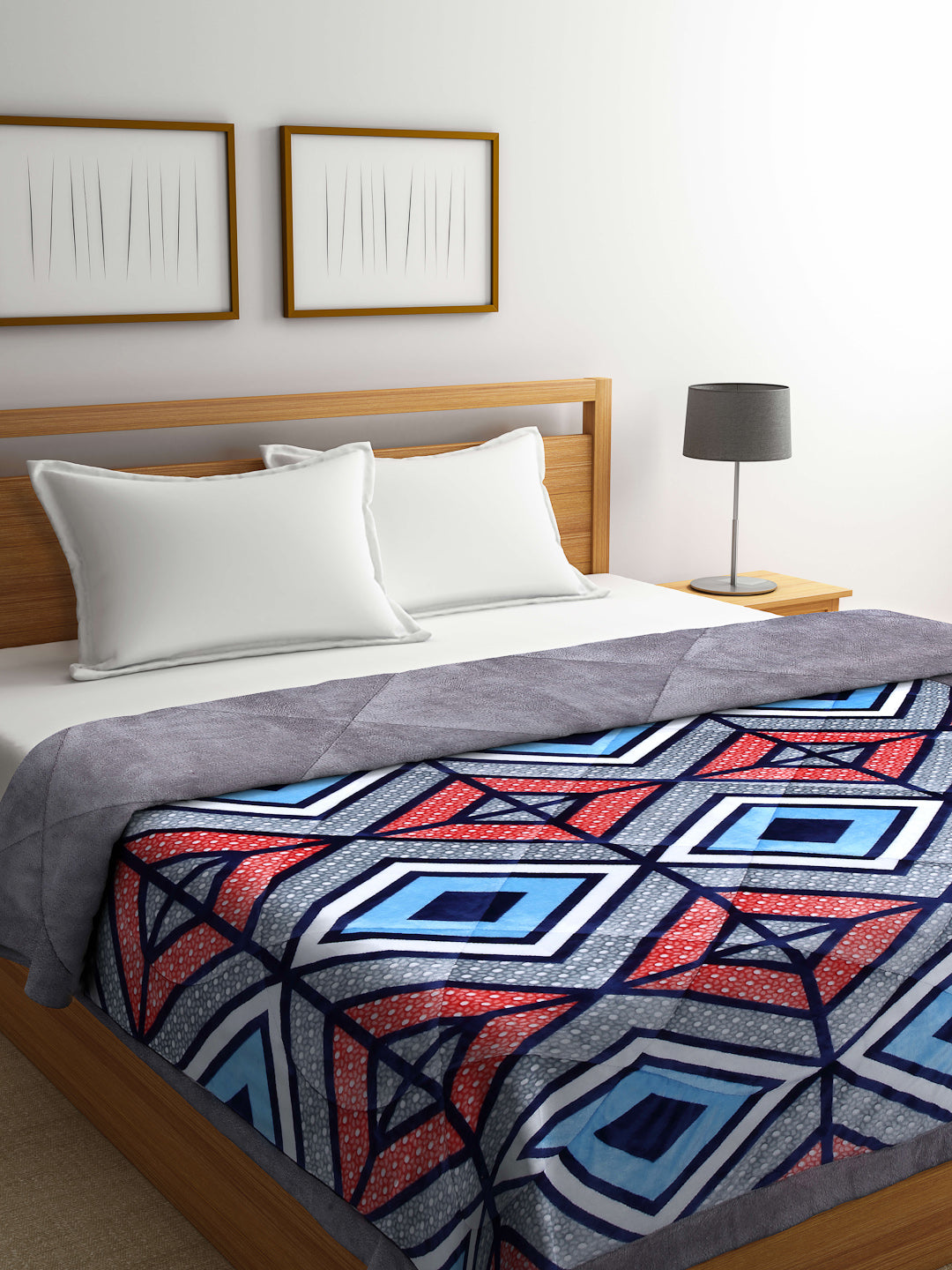 Arrabi Multi Geometric Polyester King Size 950 GSM Double Quilt (220 X 210 cm)