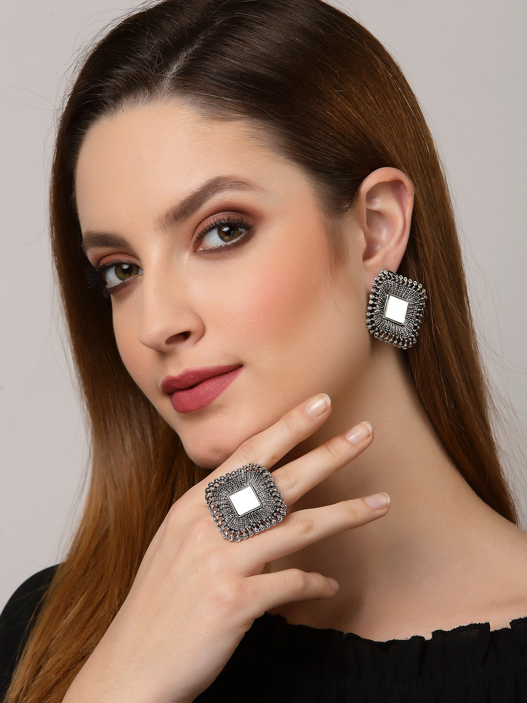 Arrabi Metallic Oxidised Earrings (Set of 2) and 1 Ring (10 cm)