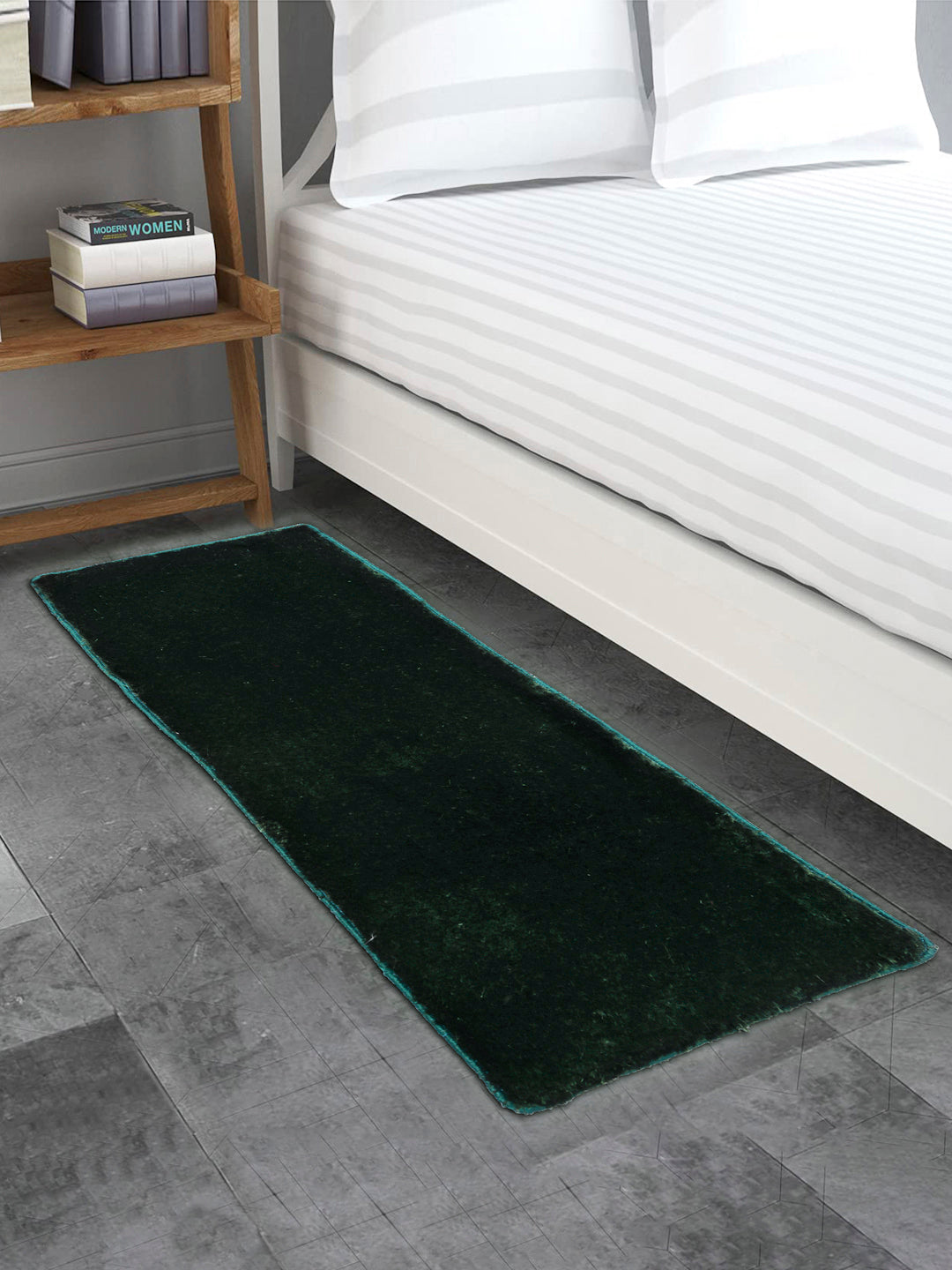 Arrabi Green Solid Polyester Full Size Bed Runner (137 X 55 cm)