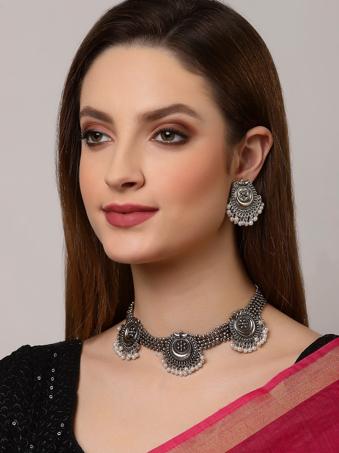 Arrabi Metallic Oxidised Jewellery Set with 2 Earrings (40 cm)