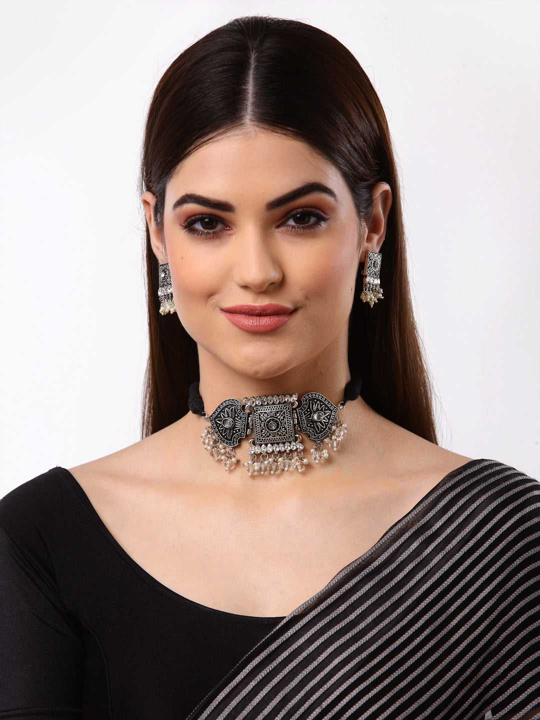 Arrabi Metallic Oxidised Jewellery Set with 2 Earrings (40 cm)