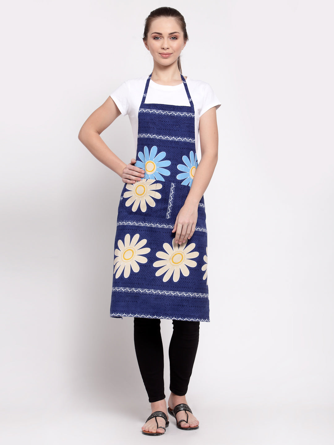 Arrabi Blue Floral Cotton Blend Apron With 2 Patch Pocket (85 x 70 cm)