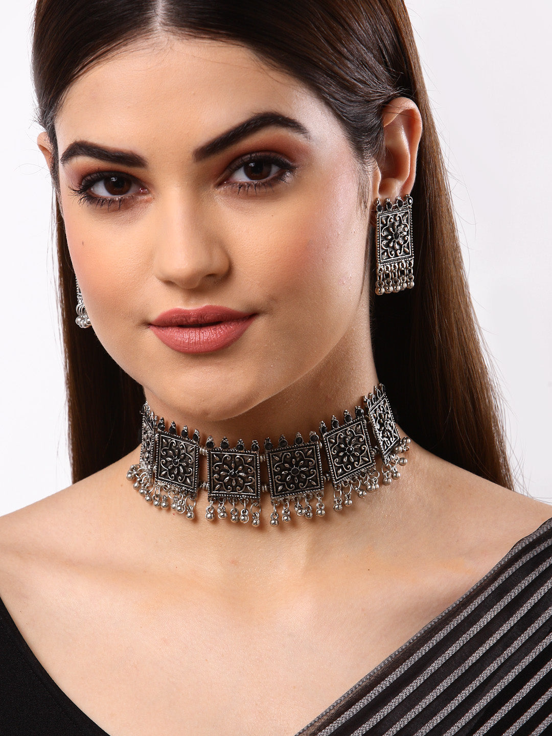 Arrabi Metallic Oxidised Jewellery Set with 2 Earrings (40 cm)