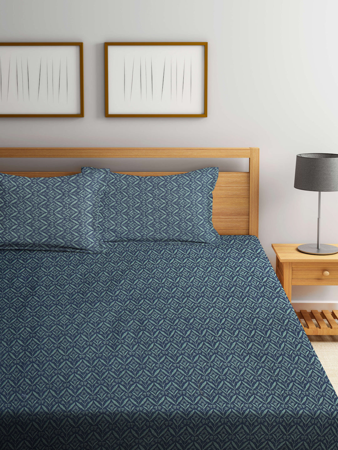 Arrabi Green Leaf Handwoven Cotton Super King Size Bedsheet with 2 Pillow Covers (270 X 270 cm)