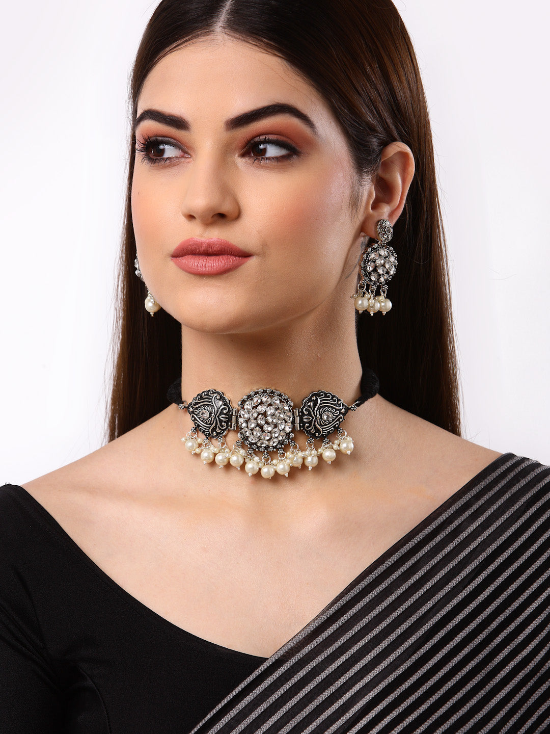 Arrabi Metallic Oxidised Jewellery Set with 2 Earrings (40 cm)