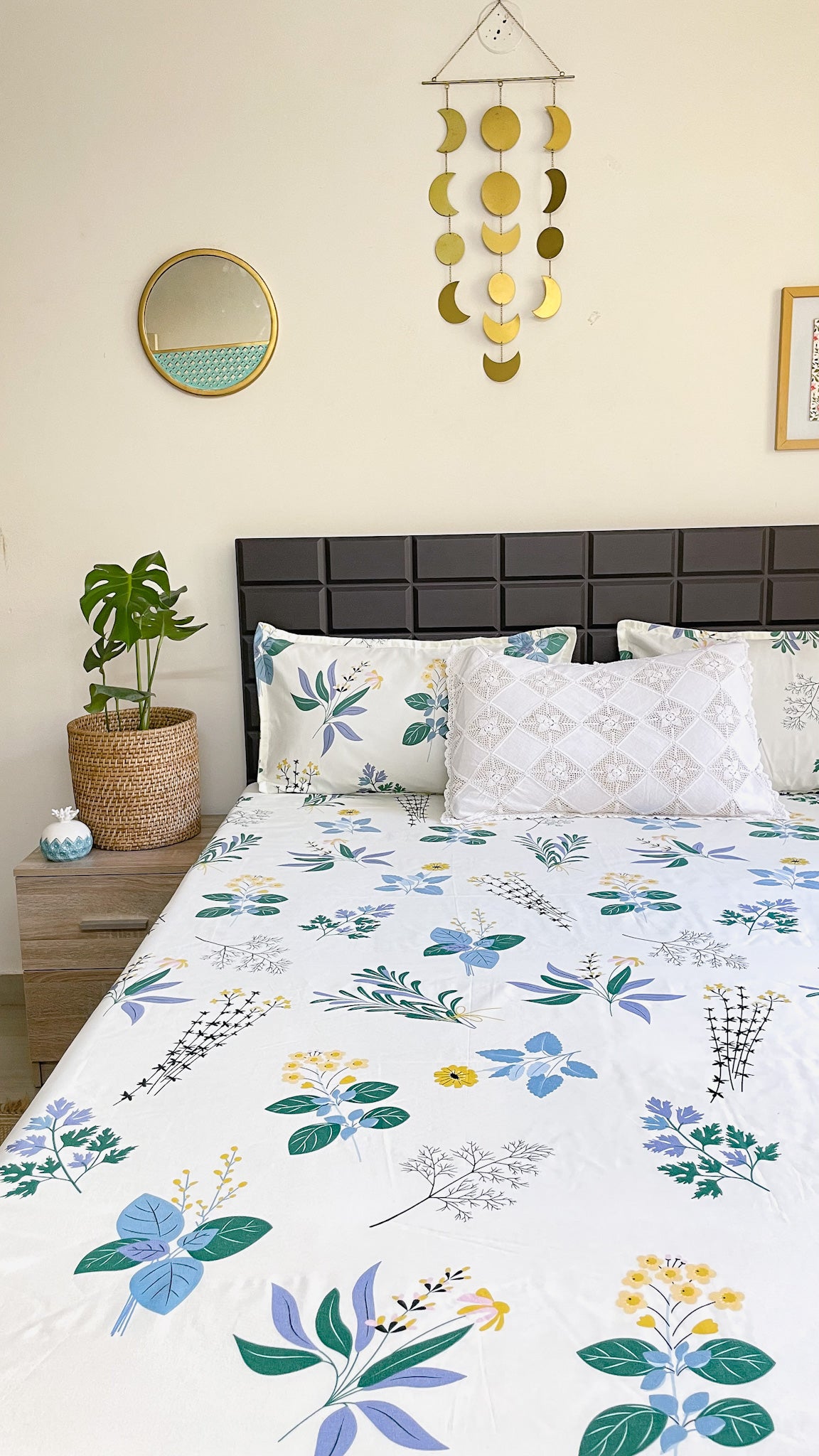 ARRABI® King Size Bedsheet with Two Pillow Covers (250 x 215 cm)