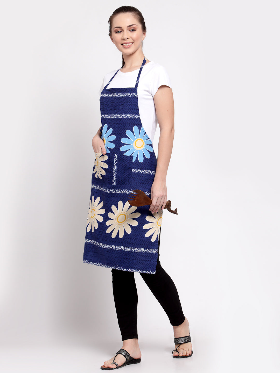 Arrabi Blue Floral Cotton Blend Apron With 2 Patch Pocket (85 x 70 cm)