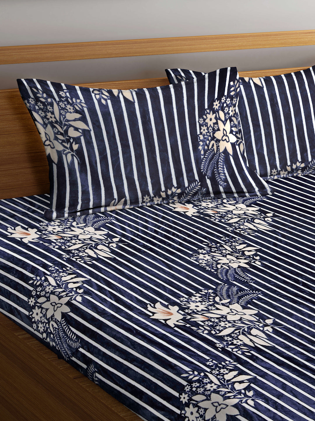 ARRABI® King Size Winter Woolen Bedsheet with 2 Pillow Covers (235 X 215 cm)