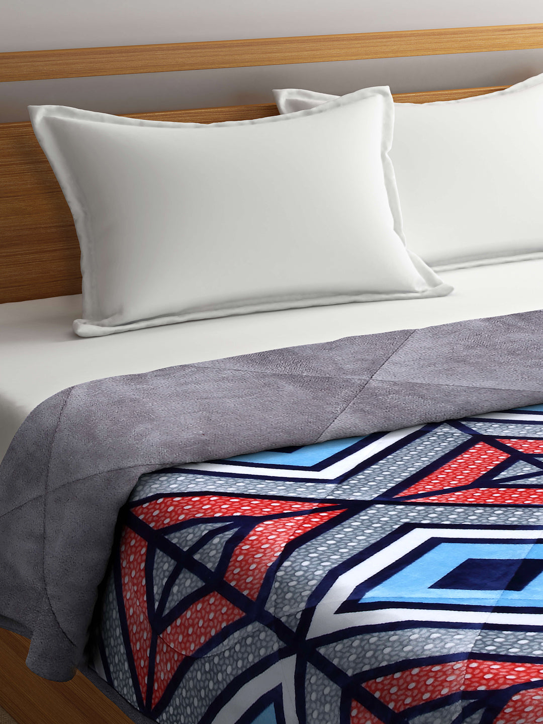 Arrabi Multi Geometric Polyester King Size 950 GSM Double Quilt (220 X 210 cm)