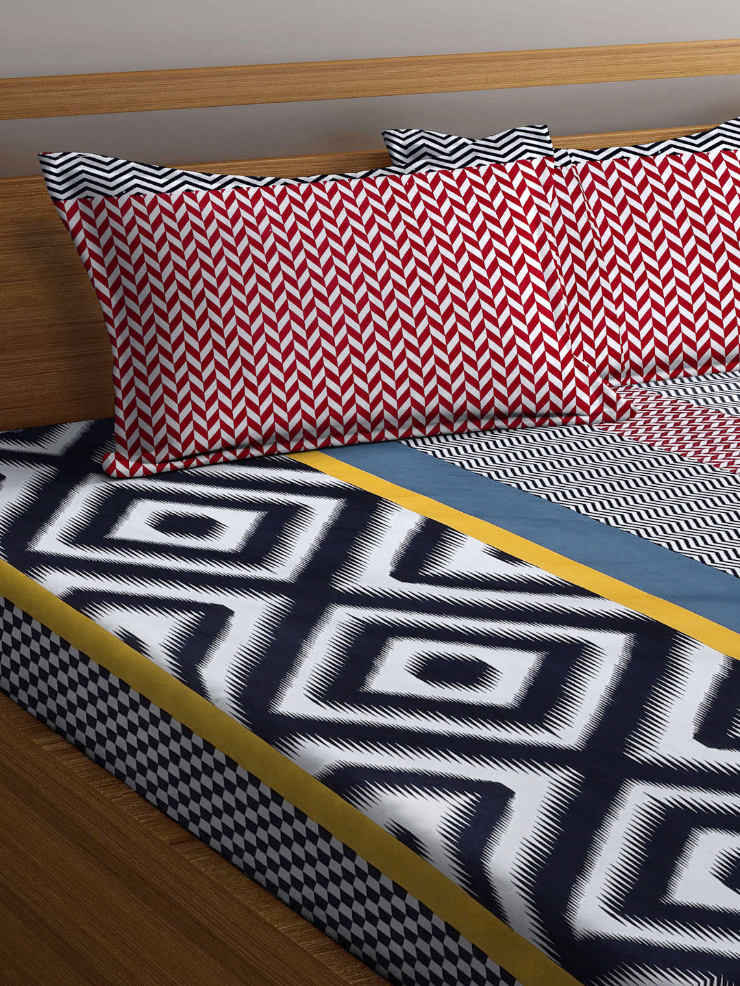 Arrabi Multi Geometric TC Cotton Blend Double King Size Bedsheet with 2 Pillow Covers
