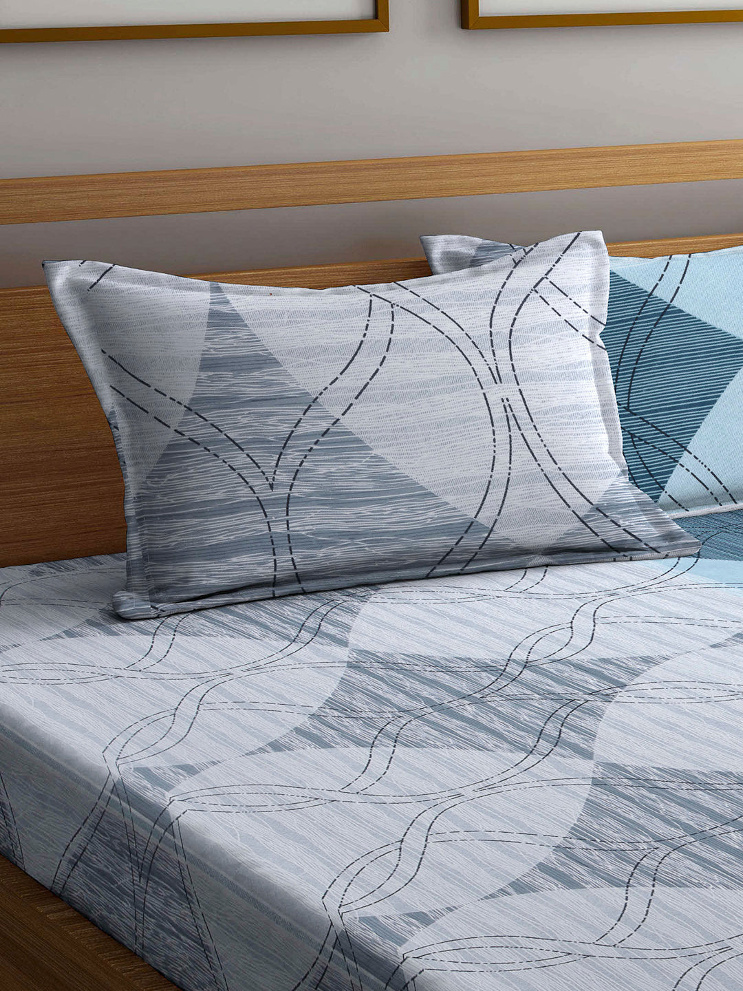 Arrabi Multi Geometric TC Cotton Blend Super King Size Fitted Bedsheet with 2 Pillow Covers(270 X 260 Cm )