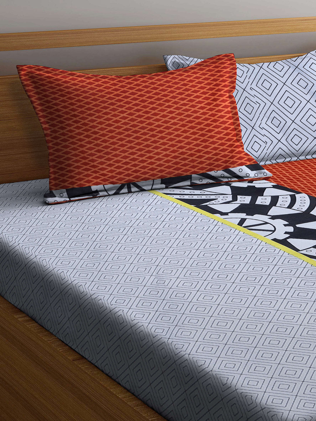 Arrabi Multi Geometric TC Cotton Blend Double King Size Bedsheet with 2 Pillow Covers