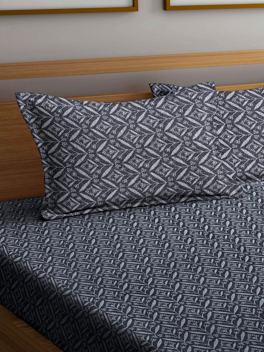 Arrabi Black Leaf Handwoven Cotton Super King Size Bedsheet with 2 Pillow Covers (270 X 270 cm)