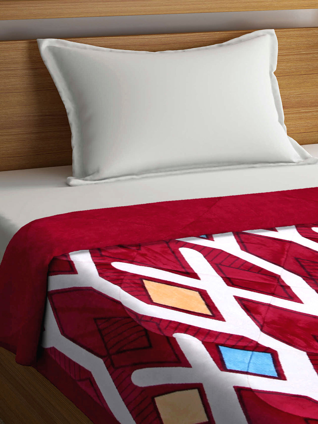 Arrabi Red Geometric Polyester Full Size 1060 GSM Single Bed Quilt (210 x 150 cm)