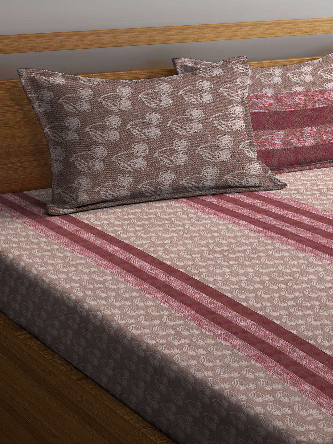 Arrabi Brown Graphic Handwoven Cotton Super King Size Bedsheet with 2 Pillow Covers (270 X 270 cm)