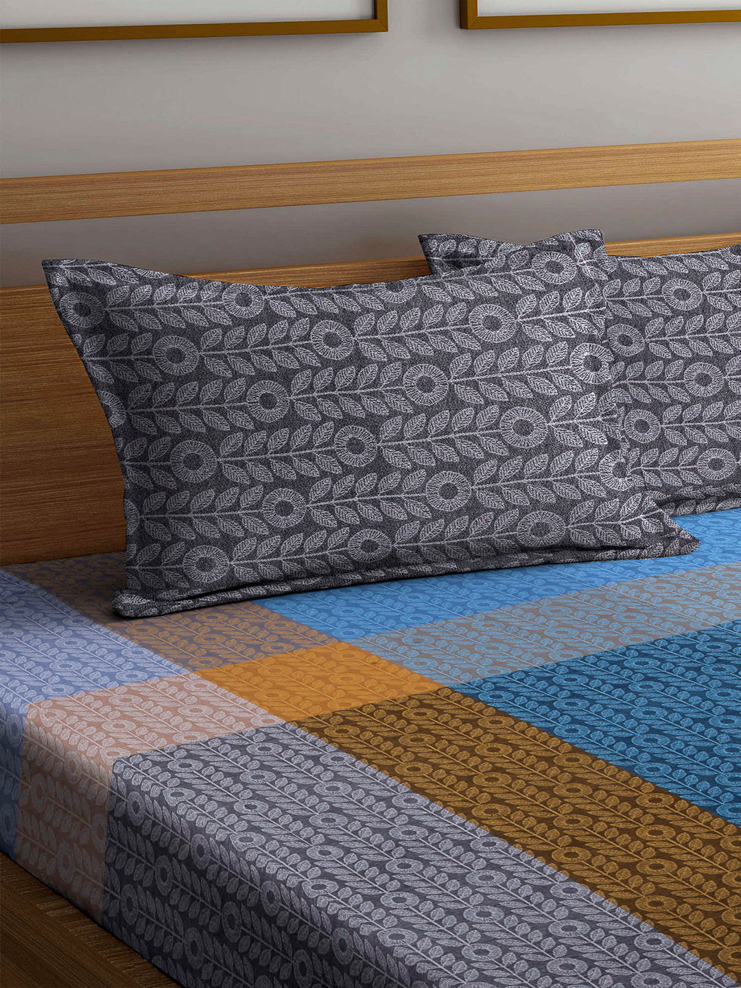 Arrabi Multi Floral Handwoven Cotton Super King Size Bedsheet with 2 Pillow Covers (265 X 265 cm)