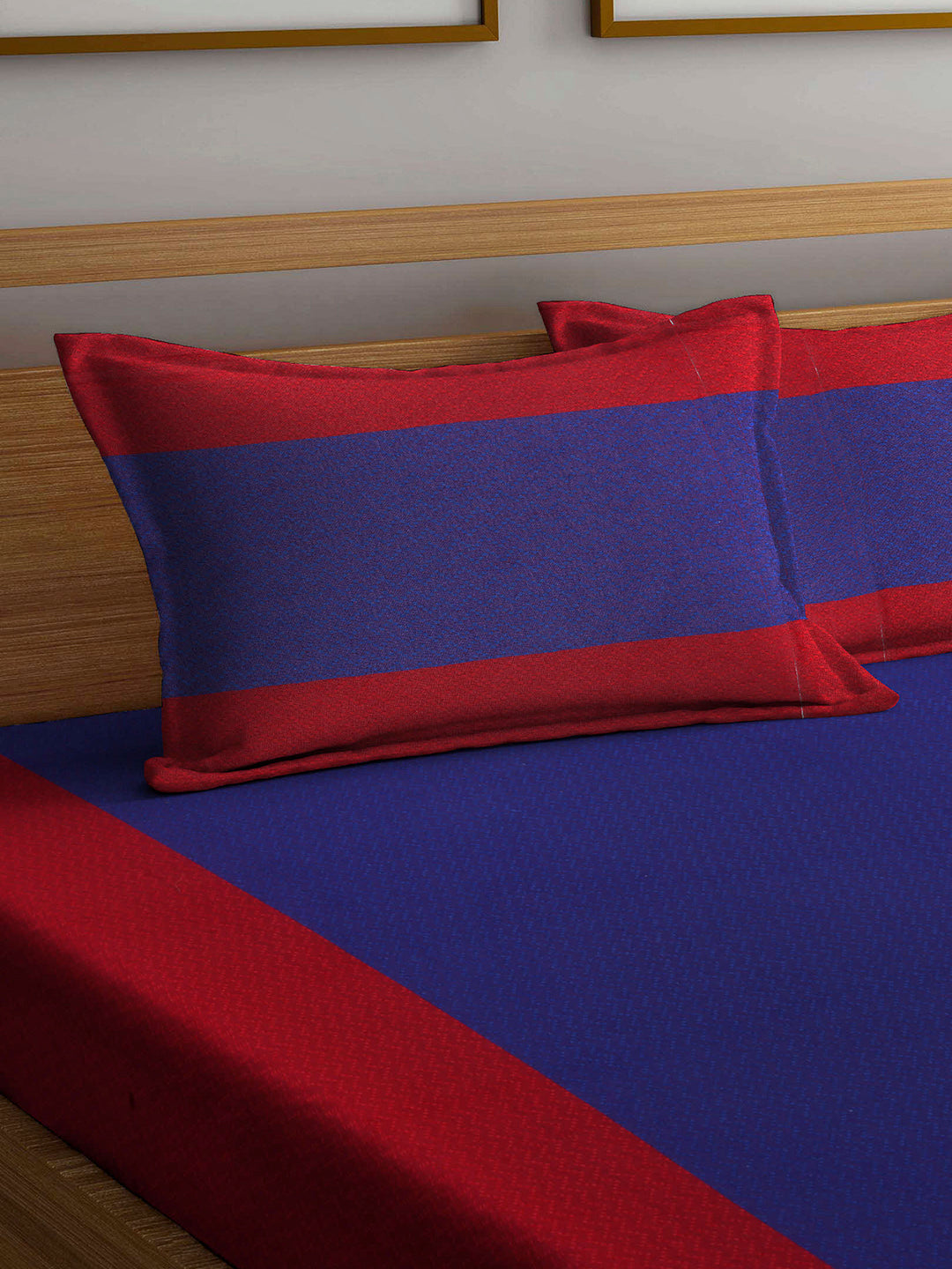 Arrabi Red Geometric Handwoven Cotton King Size Bedsheet with 2 Pillow Covers (260 X 230 cm)