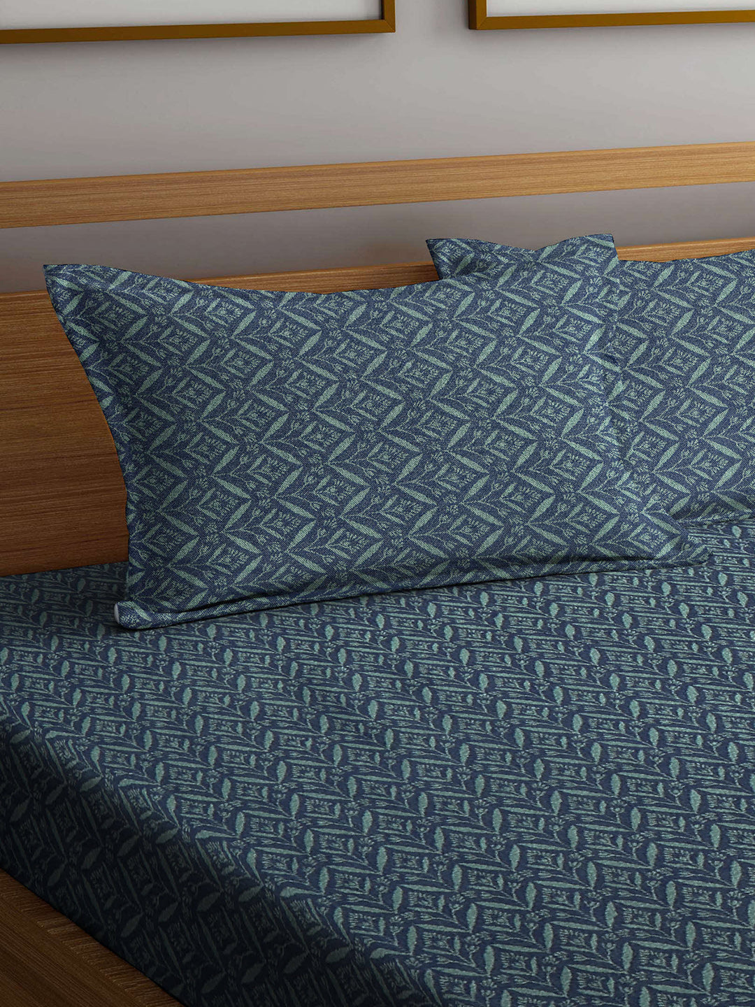 Arrabi Green Leaf Handwoven Cotton Super King Size Bedsheet with 2 Pillow Covers (270 X 270 cm)